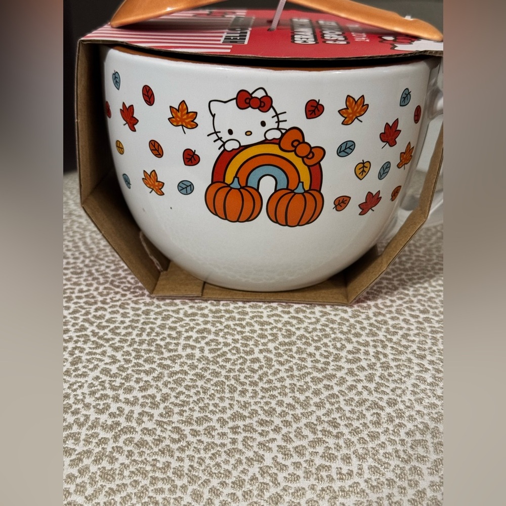 24oz Hello Kitty Ceramic Mug & Spoon Set! - Picture 3 of 5